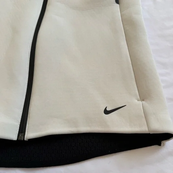 Nike Off-White Sleeveless Jacket - Picture 2 of 7